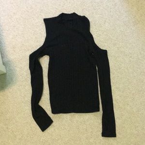 Cold shoulder long sleeve tee